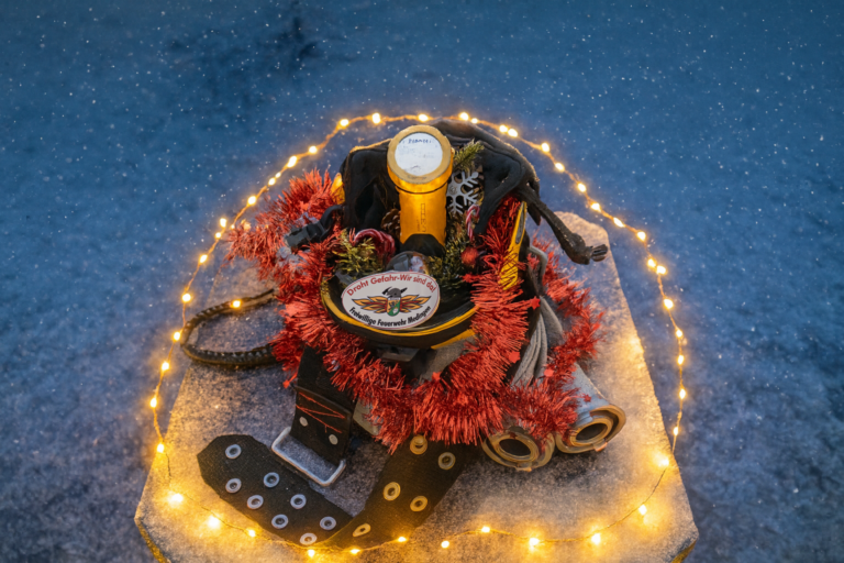Die Freiwillige Feuerwehr Medingen wünscht einen besinnlichen 1. Advent!